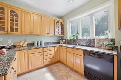 550 Sunderland Road, Worcester, MA 01604 - Photo 8