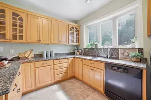 550 Sunderland Rd, Worcester, MA 01604 - Photo 8