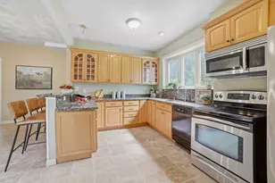 550 Sunderland Rd, Worcester, MA 01604 - Photo 6