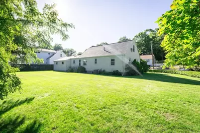 6 Albert St, Waltham, MA 02453 - Photo 2