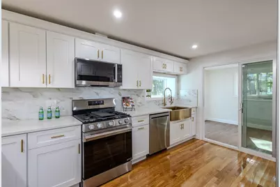 308 Laurel St, Bridgewater, MA 02324 - Photo 12