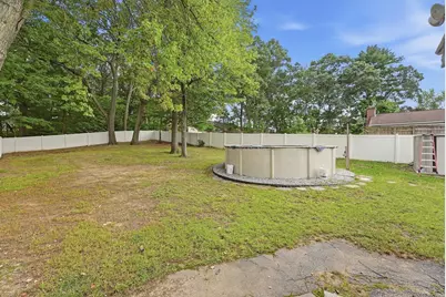 11 Garrity St, Chicopee, MA 01020 - Photo 32
