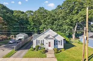 578 Valentine St, Fall River, MA 02720 - Photo 2