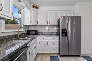 21 Cardosi Ct, Pawtucket, RI 02861 - Photo 6