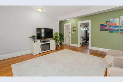 37 Everett St #1, Waltham, MA 02453 - Photo 4