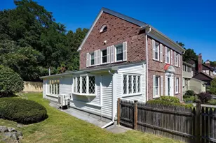 4 Parkway Rd, Medford, MA 02155 - Photo 4