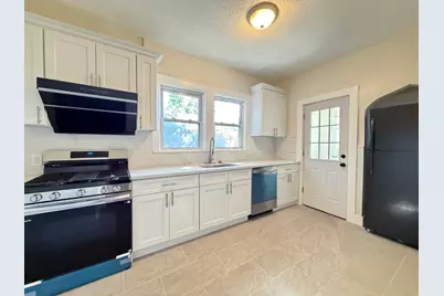 113 Elm Ave #1, Quincy, MA 02170 - Photo 2