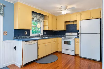 5 Glenwood Cir, Attleboro, MA 02703 - Photo 2