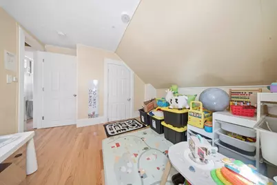 128 Howe St, Marlborough, MA 01752 - Photo 8
