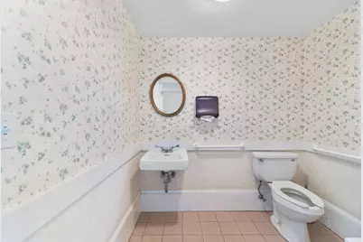 1646 Centre St, Boston, MA 02132 - Photo 12
