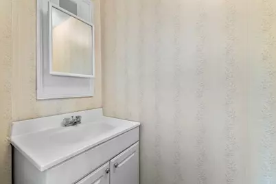 1646 Centre St, Boston, MA 02132 - Photo 8
