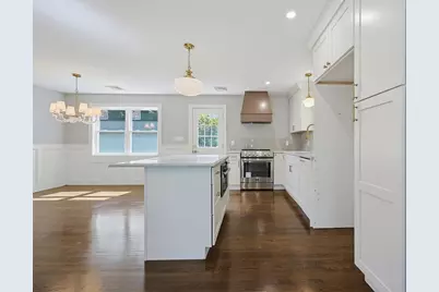 7 Hamilton St, Framingham, MA 01701 - Photo 4