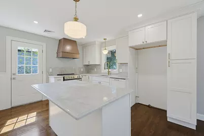 7 Hamilton St, Framingham, MA 01701 - Photo 2