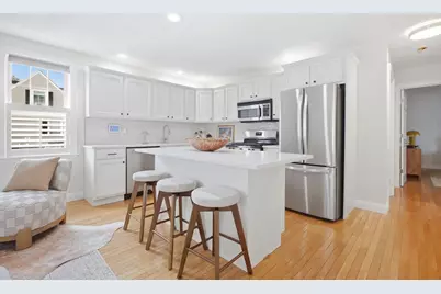 194 E St #A, Boston, MA 02127 - Photo 2