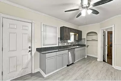 132 Gilbert Ave, Springfield, MA 01119 - Photo 8