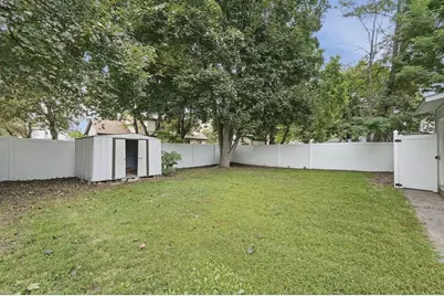 132 Gilbert Ave, Springfield, MA 01119 - Photo 4