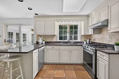 132 Brentwood Cir, North Andover, MA 01845 - Photo 12