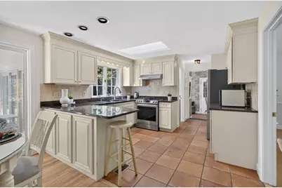 132 Brentwood Cir, North Andover, MA 01845 - Photo 10