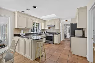 132 Brentwood Cir, North Andover, MA 01845 - Photo 10