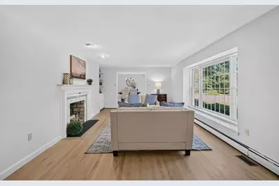 132 Brentwood Cir, North Andover, MA 01845 - Photo 4