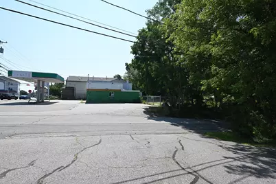 360 Mammoth Rd, Lowell, MA 01854 - Photo 4