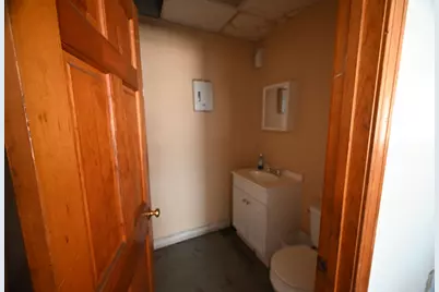 360 Mammoth Rd, Lowell, MA 01854 - Photo 10