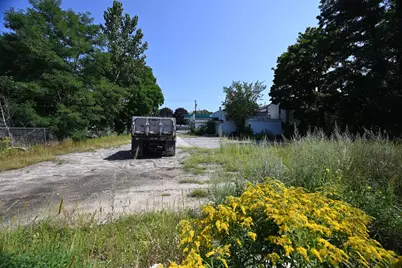 360 Mammoth Rd, Lowell, MA 01854 - Photo 8