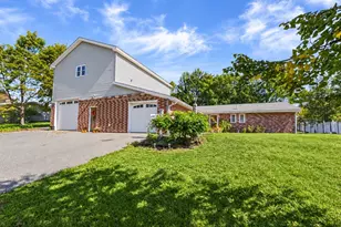 7 Lisa Rd, Peabody, MA 01960 - Photo 1