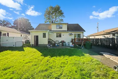 57 Ruskin St, Chicopee, MA 01020 - Photo 24