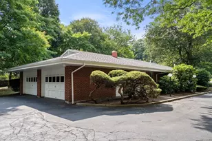 18 Chestnut Pl, Brookline, MA 02445 - Photo 20