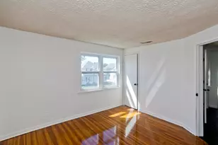 23 Jenness St, Springfield, MA 01104 - Photo 12