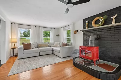 25 Piasta Rd, Dudley, MA 01571 - Photo 10
