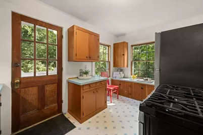 89 F R Lillie, Falmouth, MA 02543 - Photo 4