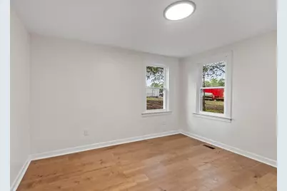 186 Pleasant St, Lunenburg, MA 01462 - Photo 22