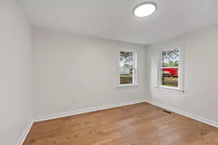 186 Pleasant St, Lunenburg, MA 01462 - Photo 22
