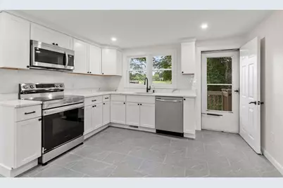 186 Pleasant St, Lunenburg, MA 01462 - Photo 12