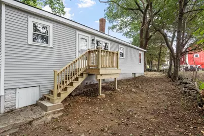 186 Pleasant St, Lunenburg, MA 01462 - Photo 6