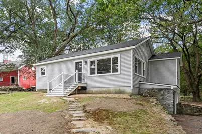 186 Pleasant St, Lunenburg, MA 01462 - Photo 2