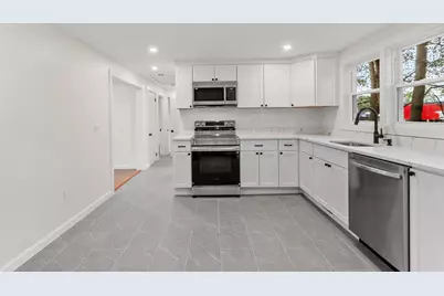 186 Pleasant St, Lunenburg, MA 01462 - Photo 14