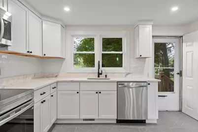 186 Pleasant St, Lunenburg, MA 01462 - Photo 16