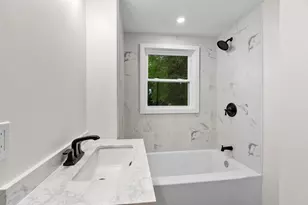 186 Pleasant St, Lunenburg, MA 01462 - Photo 20
