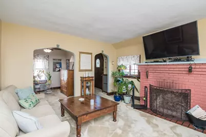 134 Eddywood St, Springfield, MA 01118 - Photo 6