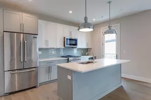 7 Baker Ct, Boston, MA 02125 - Photo 4