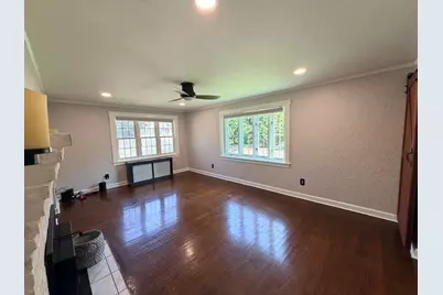 860 Pleasant St, Worcester, MA 01602 - Photo 4