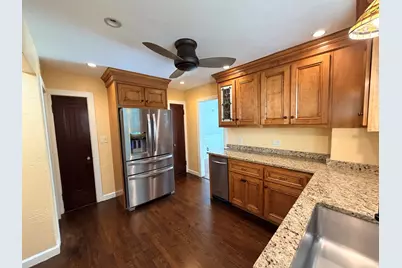 860 Pleasant St, Worcester, MA 01602 - Photo 10