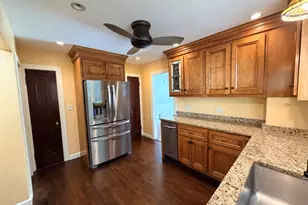 860 Pleasant St, Worcester, MA 01602 - Photo 10