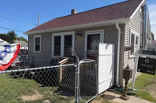107 Bluff Ave, Swansea, MA 02777 - Photo 2