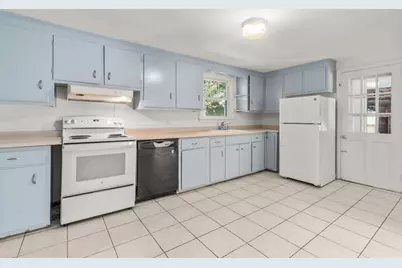 5 Lowell Ave, Holden, MA 01520 - Photo 8