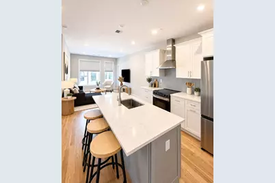 267 Old Colony Ave. #402, Boston, MA 02127 - Photo 2