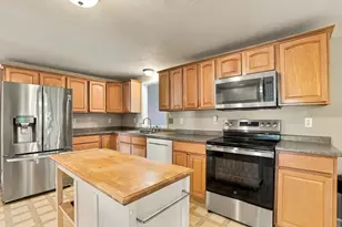 21 Lyons Rd, Dudley, MA 01571 - Photo 8